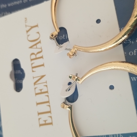 Ellen Tracy gold earing - Picture 2 of 3
